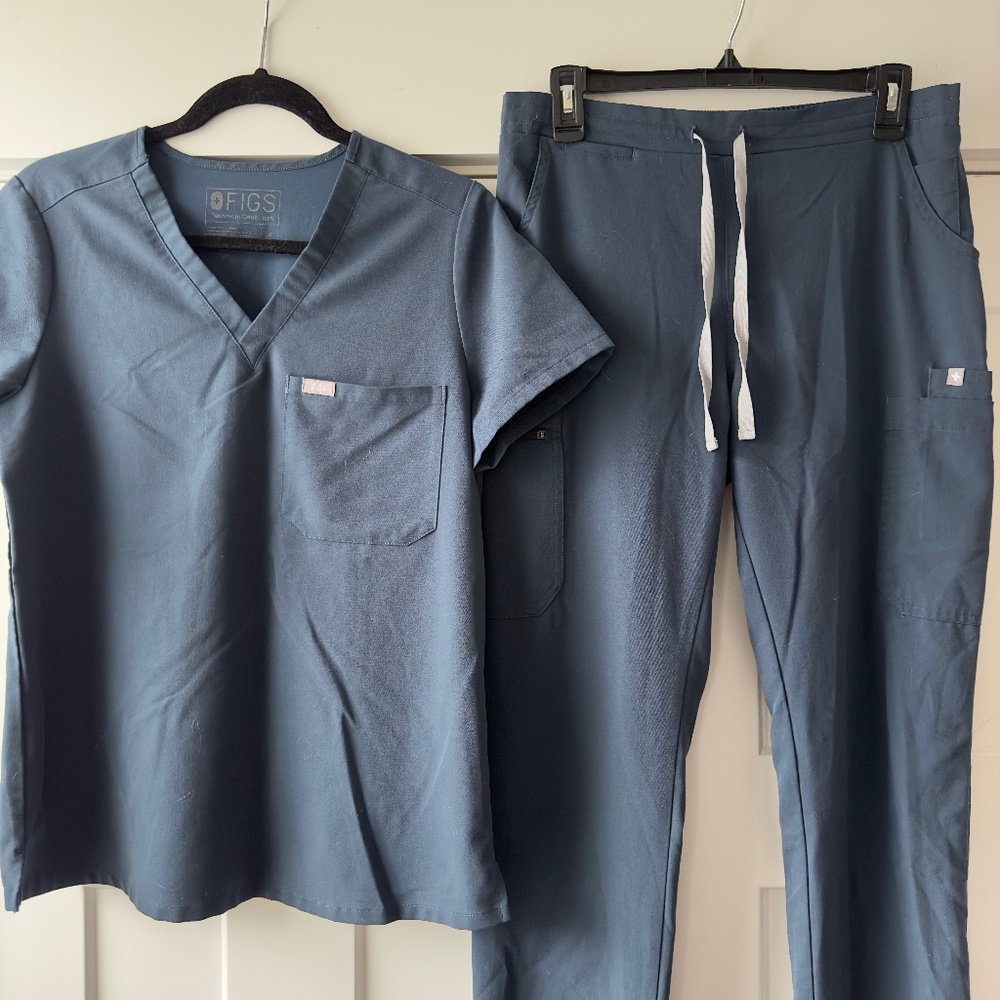 Catarina One-Pocket Scrub Top™ (S) & Livingston Basic Scrub Pants™ (S, Tall) SET